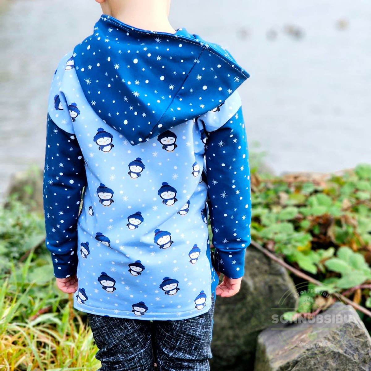 French Terry Schneeflocken blau